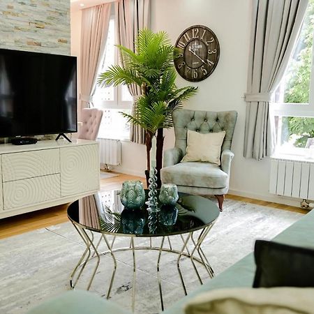Fontana Apartmani Free Parking トゥズラ エクステリア 写真