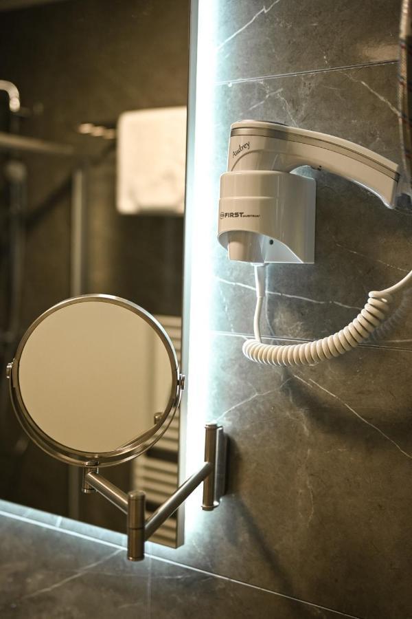 Fontana Apartmani Free Parking トゥズラ エクステリア 写真