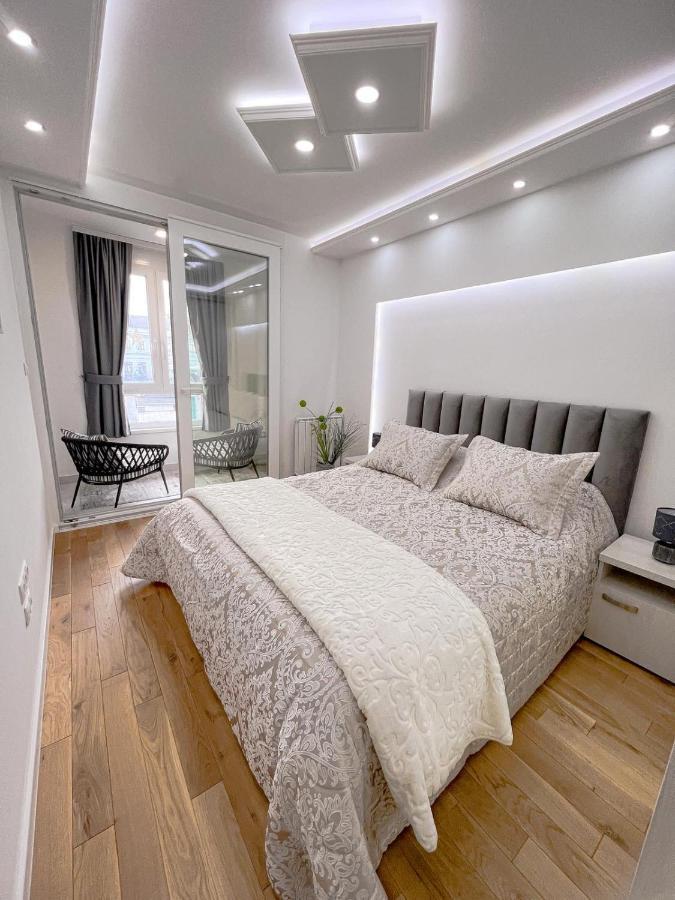 Fontana Apartmani Free Parking トゥズラ エクステリア 写真