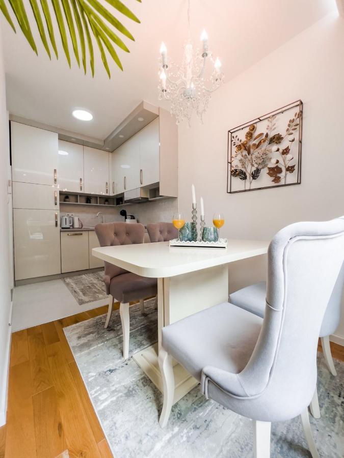 Fontana Apartmani Free Parking トゥズラ エクステリア 写真
