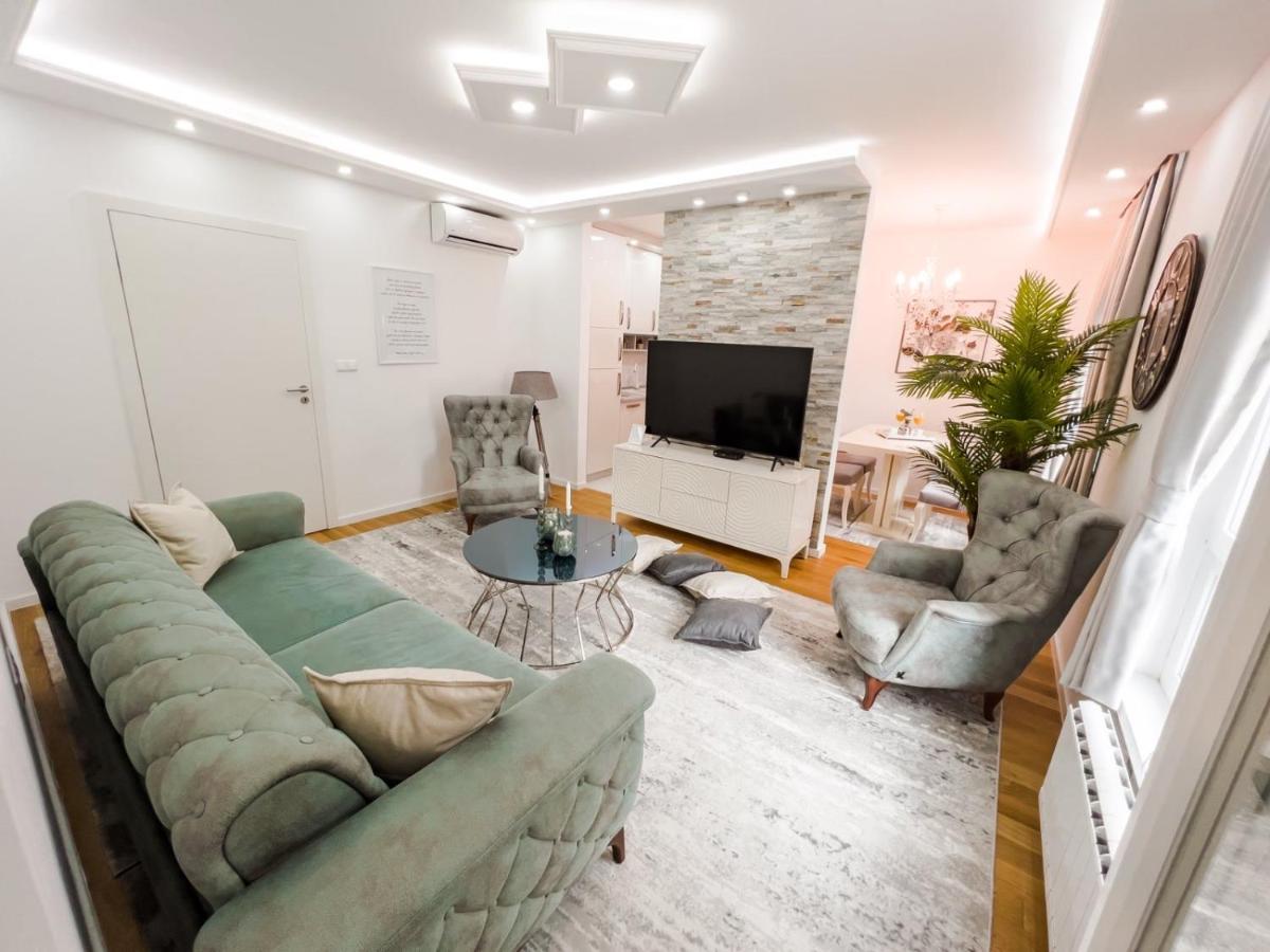 Fontana Apartmani Free Parking トゥズラ エクステリア 写真